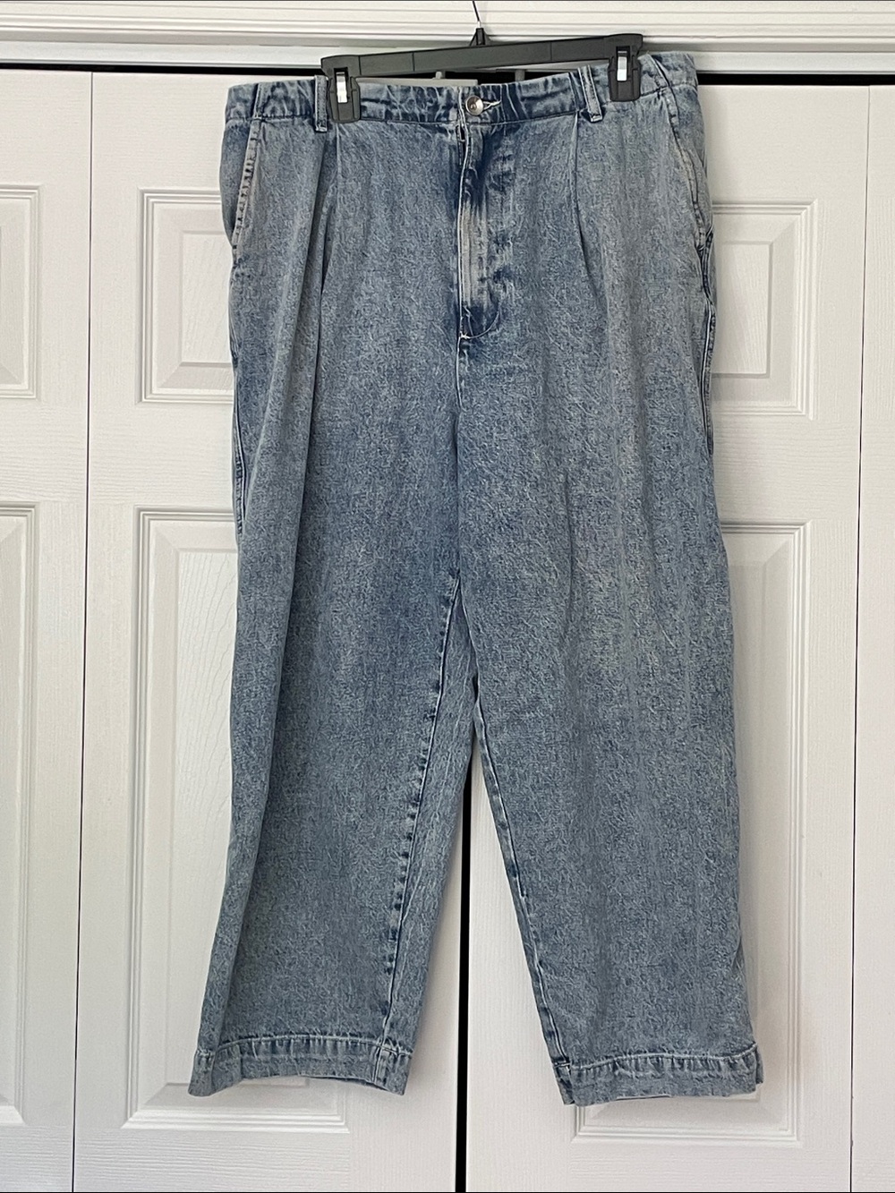 GUC BDG Urban Outfitters light wash jeans. Size 36. Wide leg